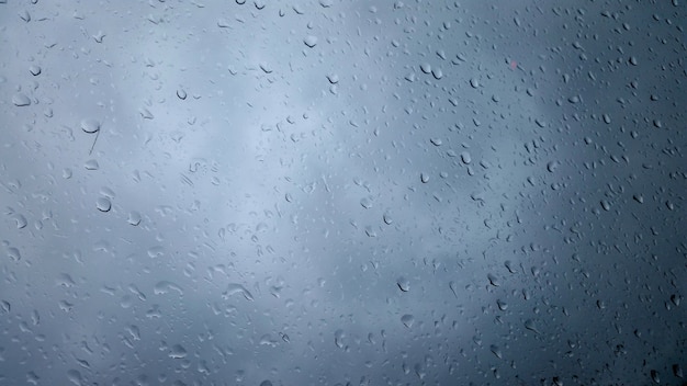 Foto gratuita closeup foto de gotas de lluvia sobre un vaso