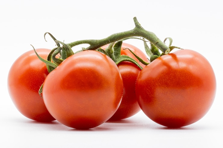 Foto gratuito closeup foto de tomates cherry aislados