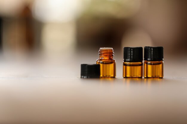 Closeup foto de viales de aceite esencial