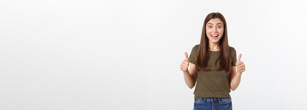 Closeup retrato de una bella mujer joven mostrando Thumbs up sign aislar sobre fondo blanco.