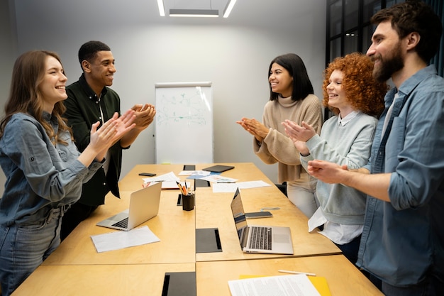 Co-trabajando personas trabajando juntas