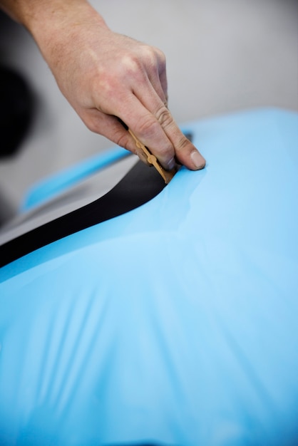 Coche de envoltura manual de alto ángulo con cubierta azul