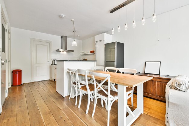 Cocina y el comedor de un apartamento moderno