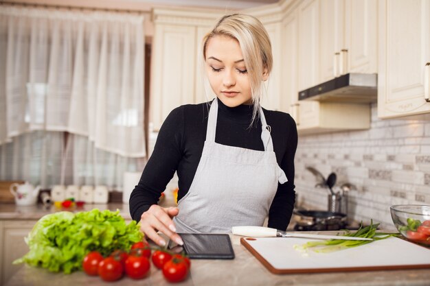 Cocina joven cocina de cocina