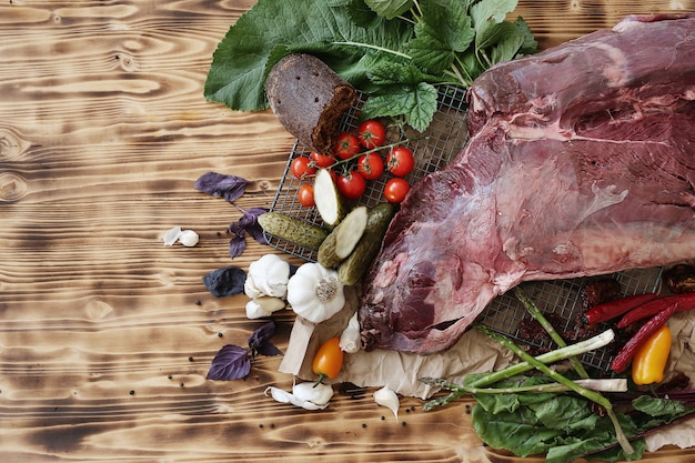 Foto gratuita cocinar carne cruda