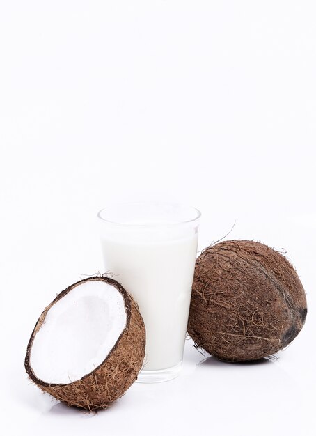 Cocos frescos y leche de coco