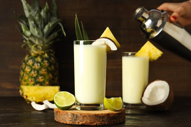 Cóctel de verano fresco Piña colada concepto de bebida de verano fresco