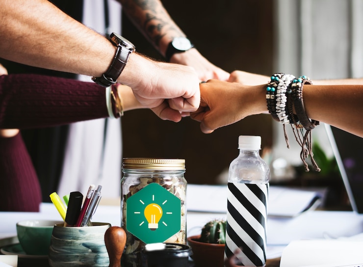 Foto gratuito colegas de negocios juntos trabajo en equipo oficina de trabajo
