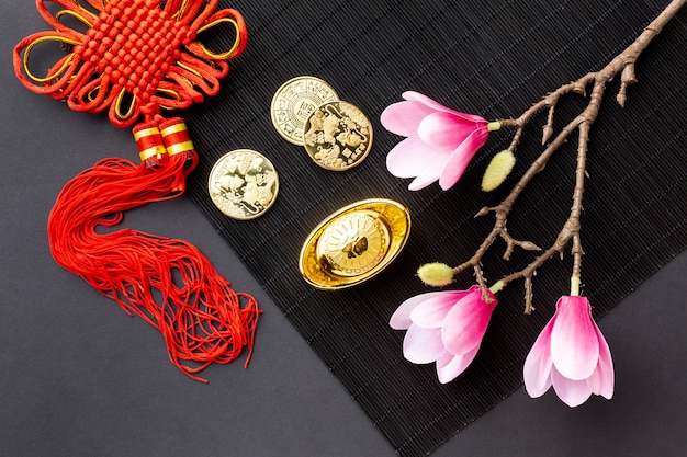 Colgante y monedas de oro año nuevo chino