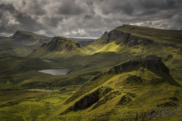 Colinas de Escocia en día nublado