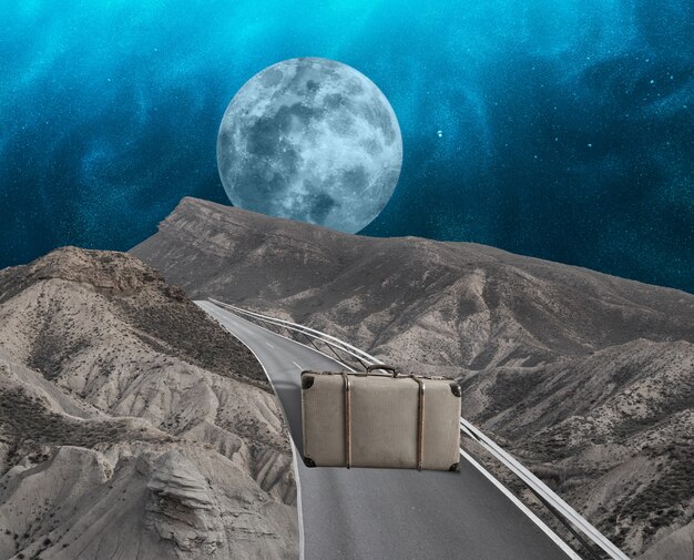 Collage vintage con maleta en carretera