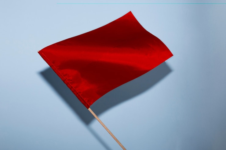 Foto gratuito collaje de bandera roja en una imagen en blanco