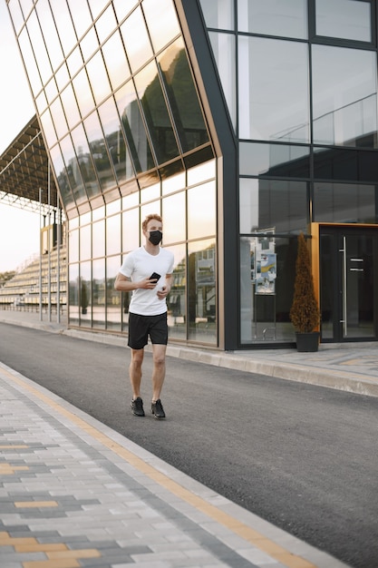 Foto gratuita colocar hombre corriendo al aire libre