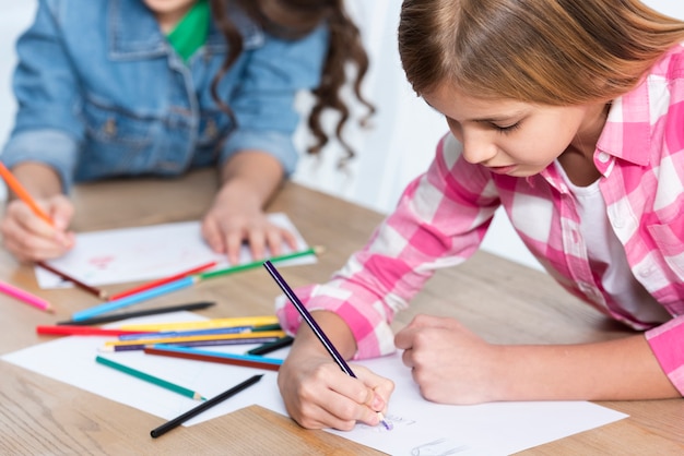 Colorear chicas de ángulo de primer plano