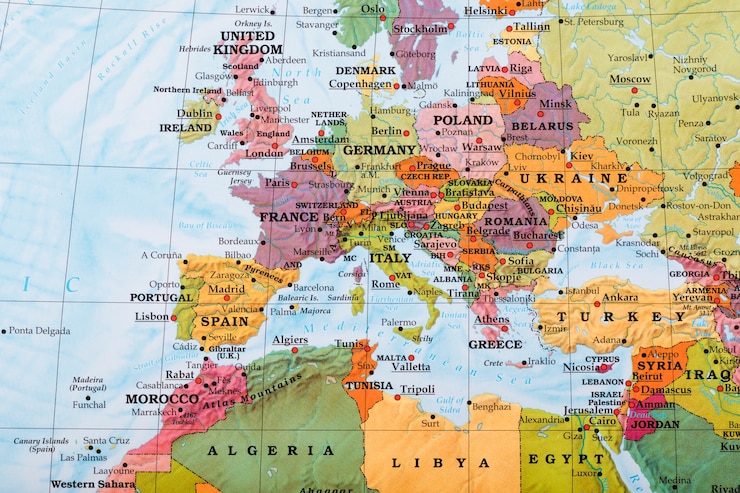 Foto gratuito coloridas ciudades y países en el mapa