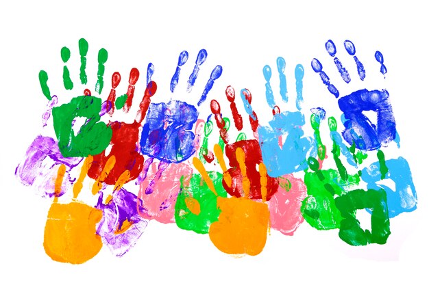 Coloridas huellas de las manos