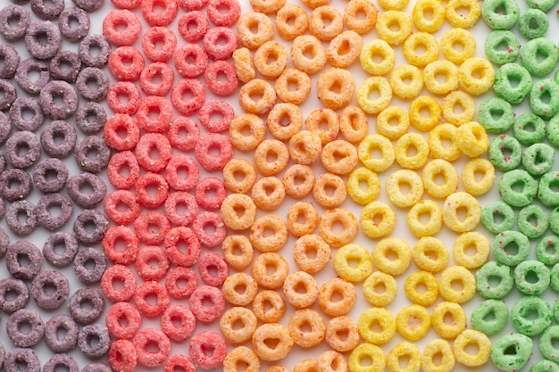 Colorido arreglo de cereal