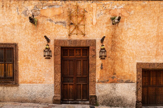 Colorido paisaje y arquitectura urbana mexicana