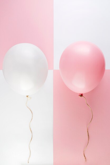 Coloridos globos para concepto de cumpleaños