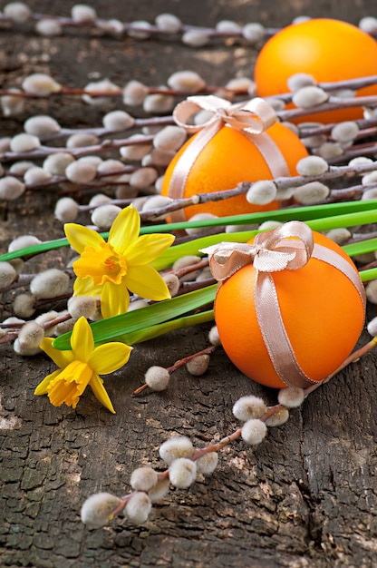 Coloridos huevos de pascua