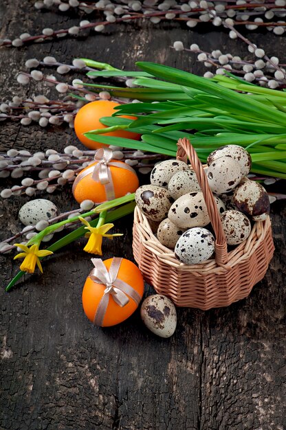 Coloridos huevos de pascua