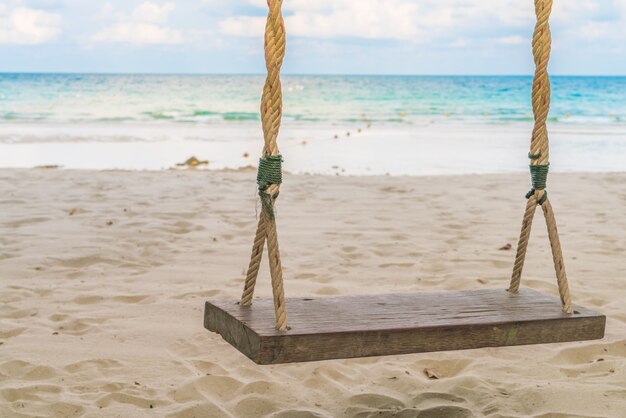 Un columpio en la playa