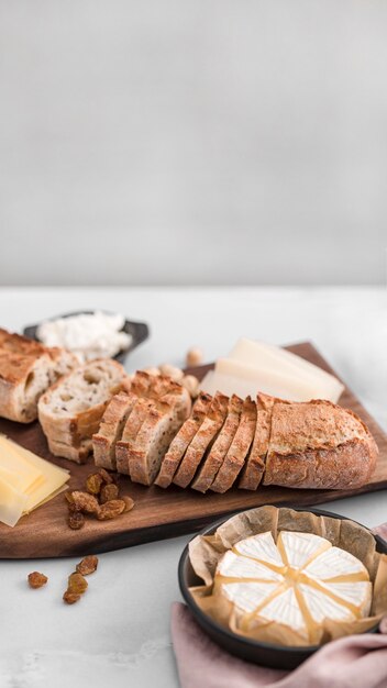 Comida de alto ángulo con fondo blanco