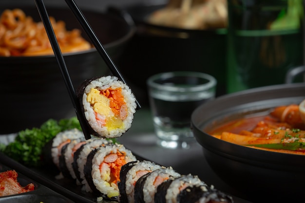 Comida coreana, Kim Bap - Arroz al vapor con verduras en algas.