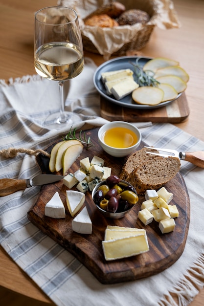 Foto gratuita comida deliciosa en ángulo alto de mesa