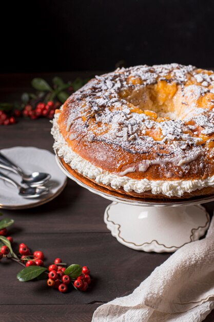 Comida deliciosa del día de la epifanía de alto ángulo.