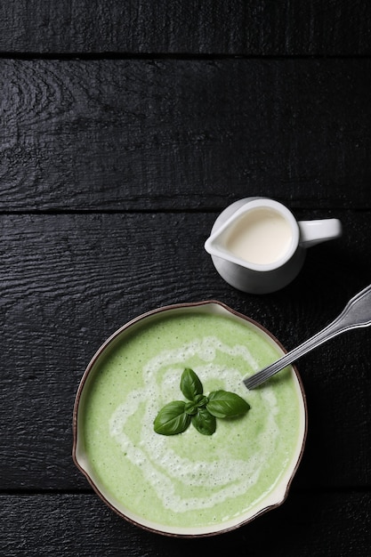 Foto gratuita comida. deliciosa sopa de guisantes