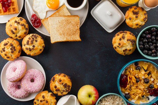 Comida para el desayuno de pie en círculo