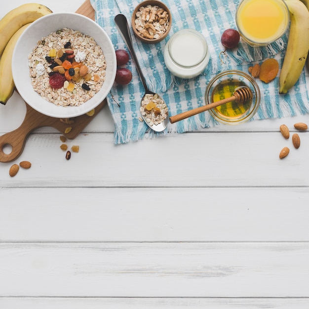 Foto gratuita comida para un desayuno saludable