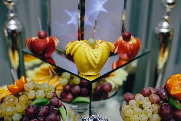 Comida con frutas decorada con arte