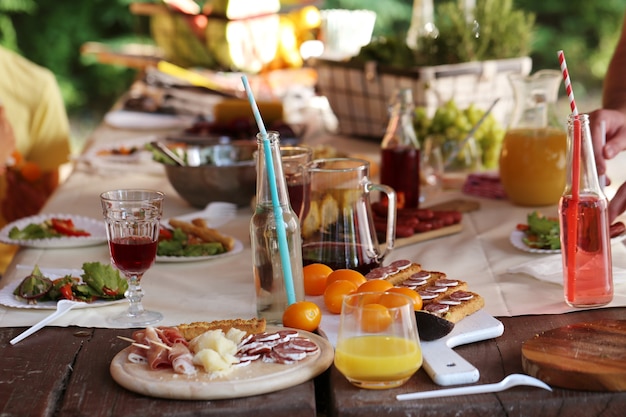 Comida en la mesa