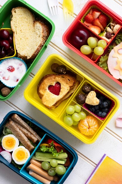 Comida para niños, diseño de lonchera con bocadillos saludables.