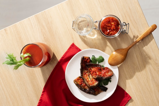 Comida nutritiva con composición de sambal.