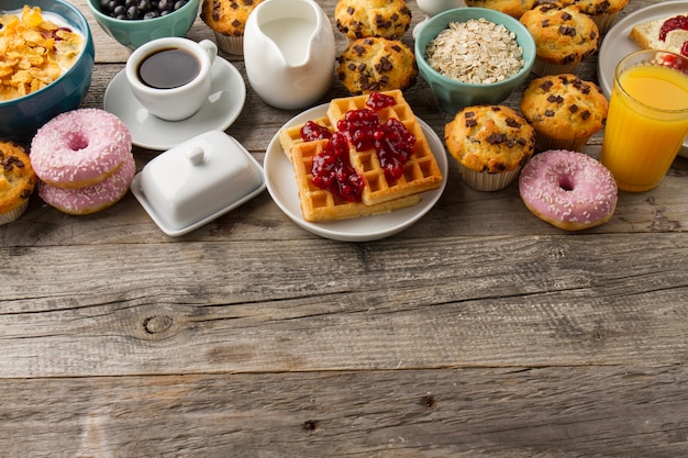 Foto gratuita comida de panadería para un delicioso desayuno