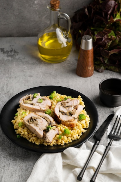 Comida rica en proteínas de carne de cerca los detalles