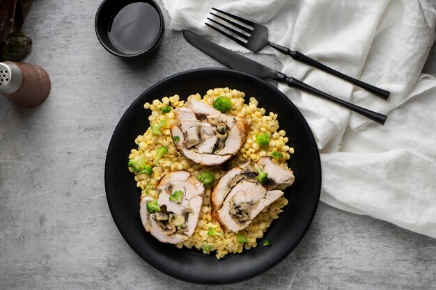 Comida rica en proteínas de carne de cerca los detalles