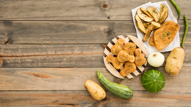 Foto gratuita comida rústica en mesa de madera