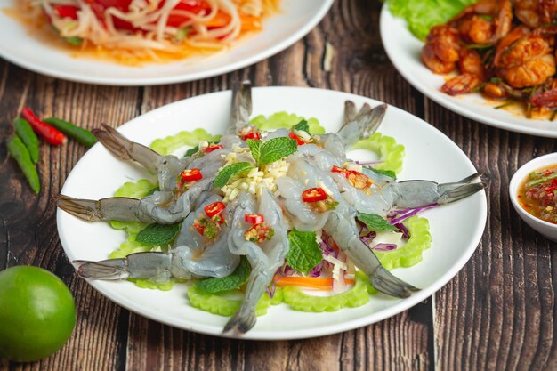 Comida tailandesa; Camarones en salsa de pescado picante