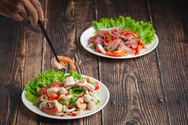 Comida tailandesa; Ensalada picante de mariscos mixtos