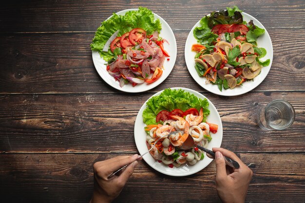 Comida tailandesa; Ensalada picante de mariscos mixtos