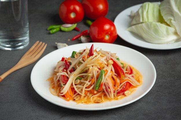 Comida tailandesa; SOM TUM o ensalada de papaya