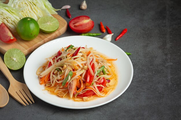 Comida tailandesa; SOM TUM o ensalada de papaya