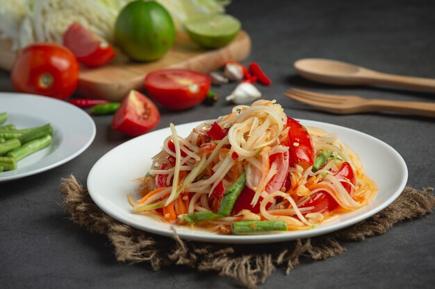 Comida tailandesa; SOM TUM o ensalada de papaya