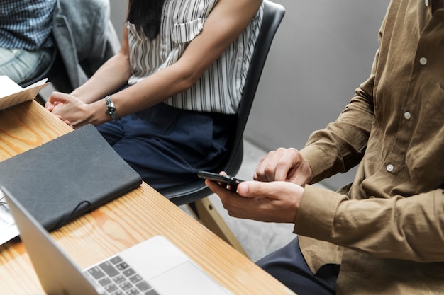 Compañeros de trabajo en una reunión de negocios