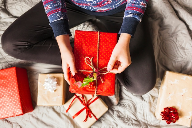 Composición adorable de regalos de navidad