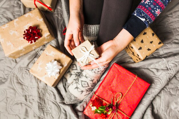 Composición adorable de regalos de navidad